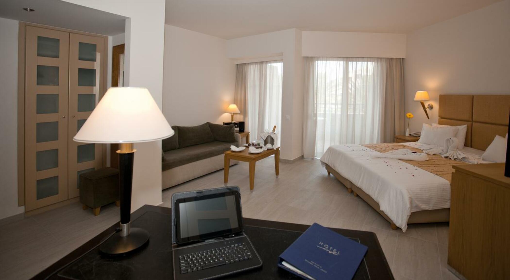 Minos Hotel 4*
