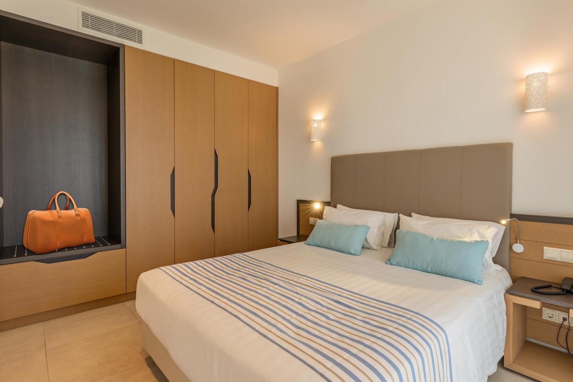 Minos Hotel 4*